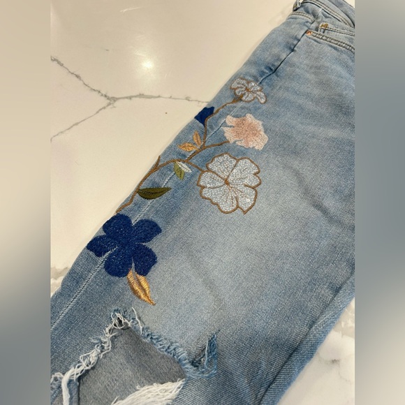 BEAUTIFUL EMBROIDERED ZARA JEANS, Size 2 - Picture 4 of 6